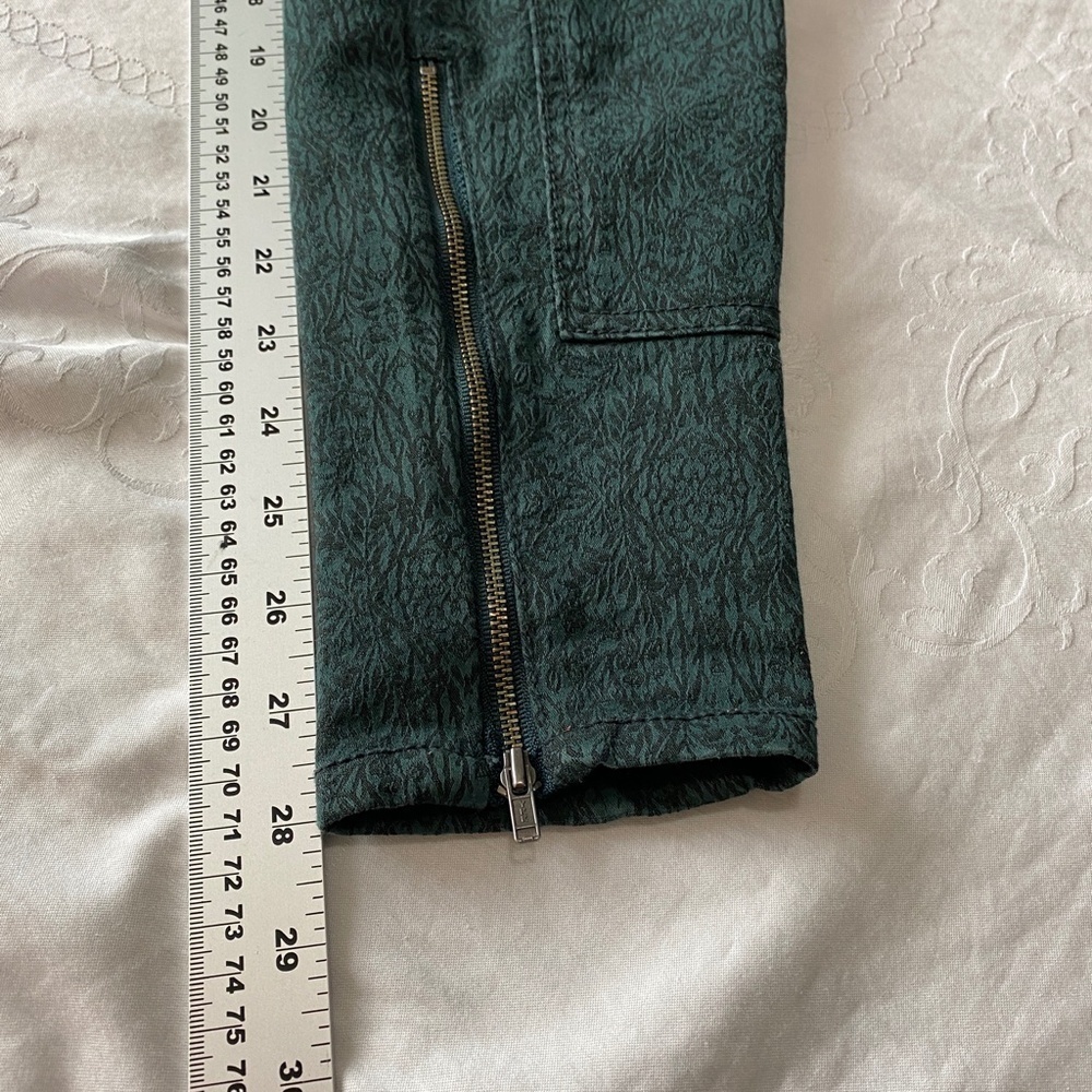Pilcro and The Letterpress Green Forest Floral Stretch‎ Pant Size 26 Zipper Hems - Picture 12 of 14